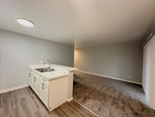 Photo - Lincoln Crest Apartments - 6248 Gettysburg Place