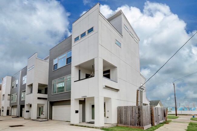 Building Photo - 3308 Pease St Rental