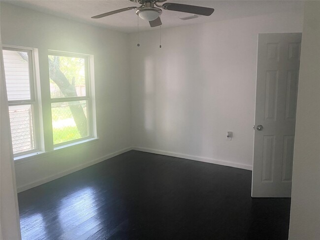 Photo - 7410 Longview St