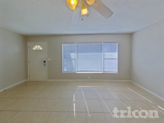 Photo - 1440 Overlea St