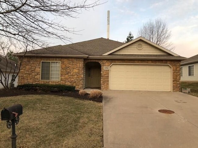 Building Photo - 3 Bedroom, 2 bathroom 1600 square foot single family home
