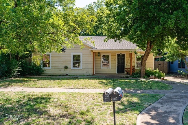 Building Photo - 1333 Amarillo St
