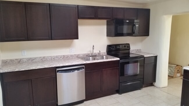 Photo - 711 N Queen Ave