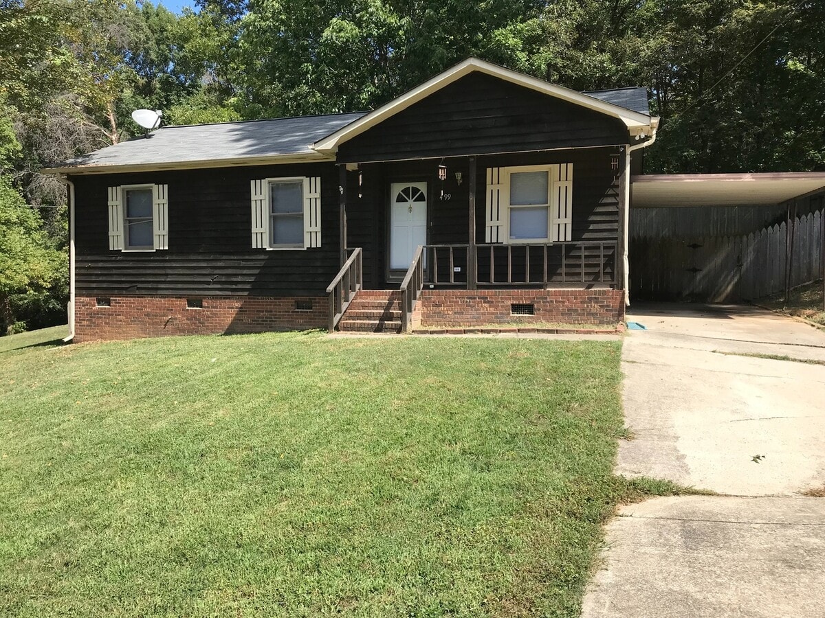 Photo - 499 S Bostian St