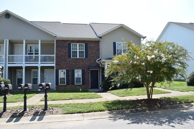 1613 Oak Leaf Dr NW