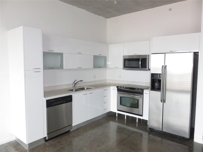 Building Photo - 133 NE 2nd Ave Unit 1915