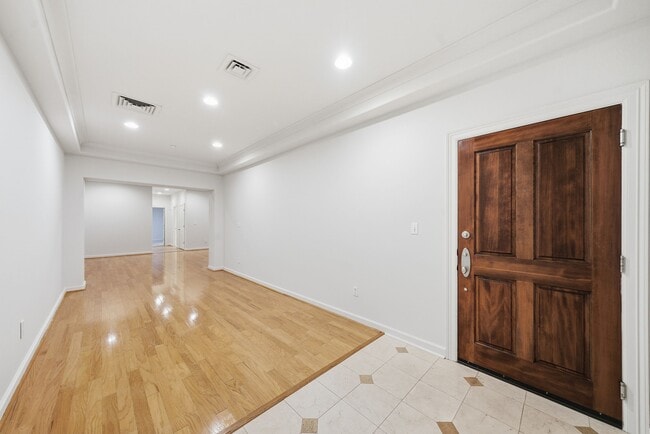 Photo - 914 Main St Unit 704