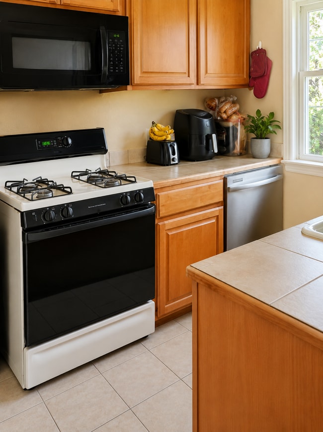 Photo - 1357 Kenton St
