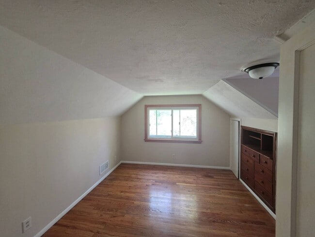 Photo - 6910 Buckley Rd