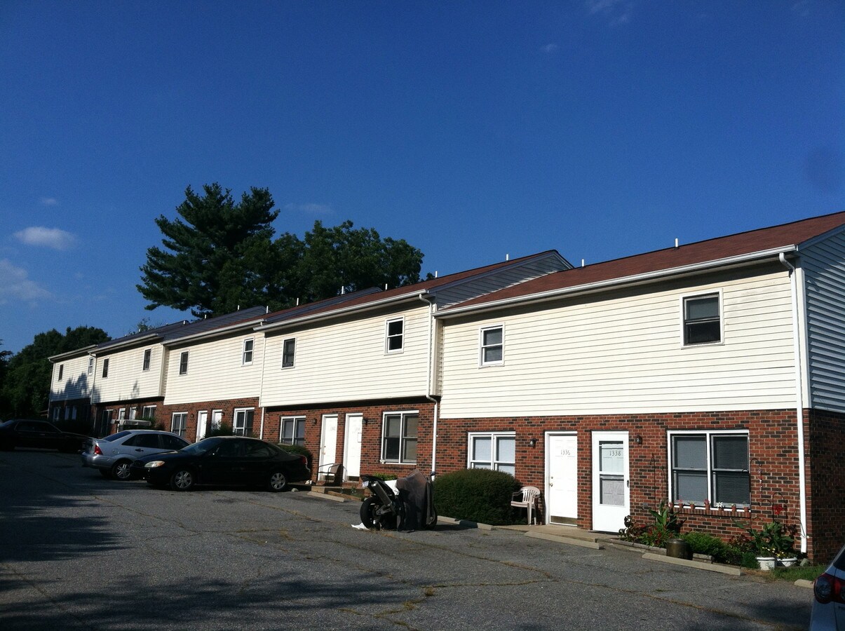 Photo - West View Court Apartments