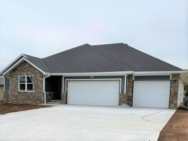 Building Photo - Beautiful Nearly New 3 Bed Home In Willard...