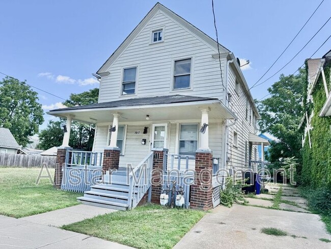 Building Photo - 3617 W 46th St Unit Upstairs