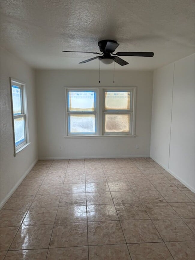 Photo - 2 bed 1 Bath in Oildale