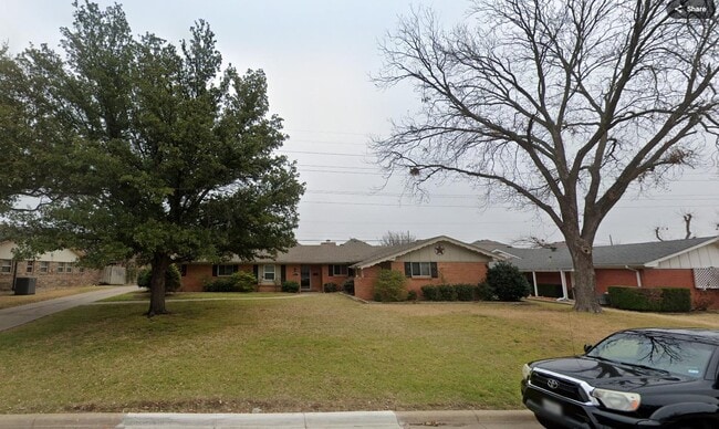 Building Photo - Bright & spacious 6-bedroom retreat in Benbrook