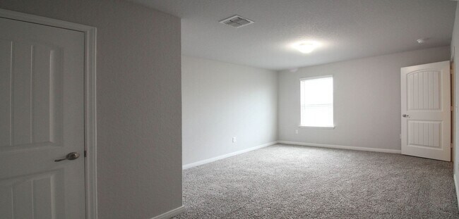 Photo - Immaculate home for lease