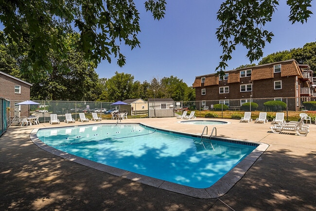 Spruce Knoll Community Pool