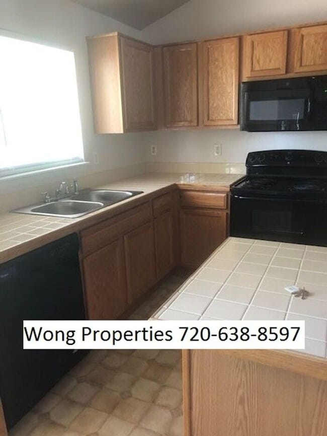 Photo - 3 Bedroom 2 1/2 Bath in Adams 12 School District