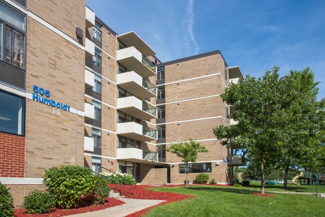 Building Photo - Park Plaza Rental