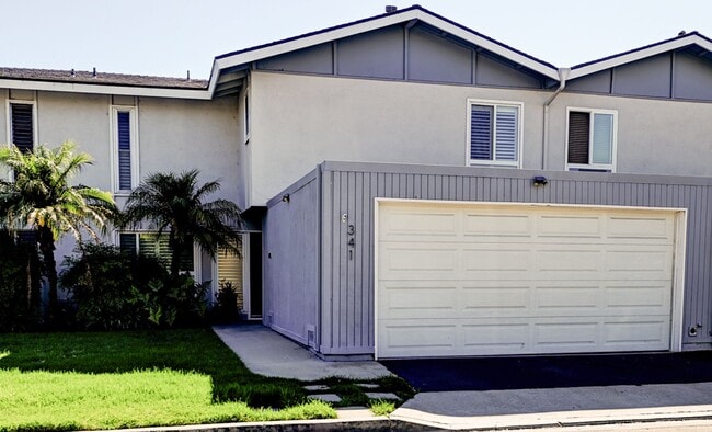Building Photo - Updated, 3 bedroom 2.5 bath townhouse located in the Newport Riviera Community