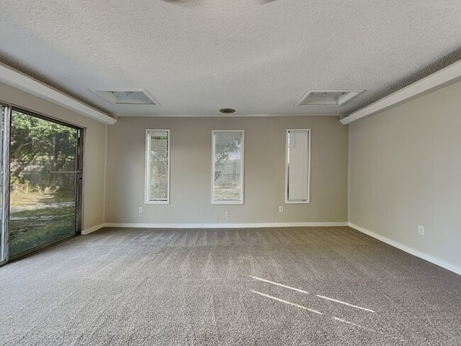 Photo - 614 Maydelle Ln