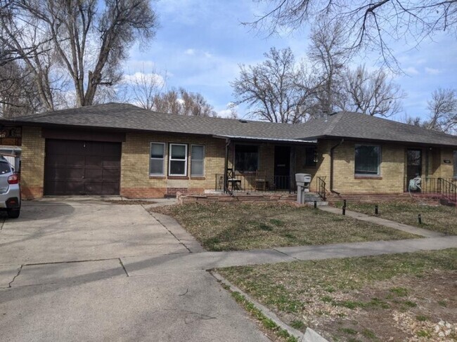 Building Photo - 400 Longs Peak Ave Rental