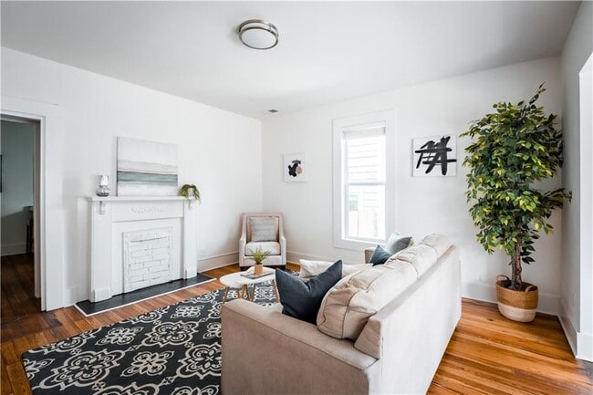 Photo - 1359 Finley St NE