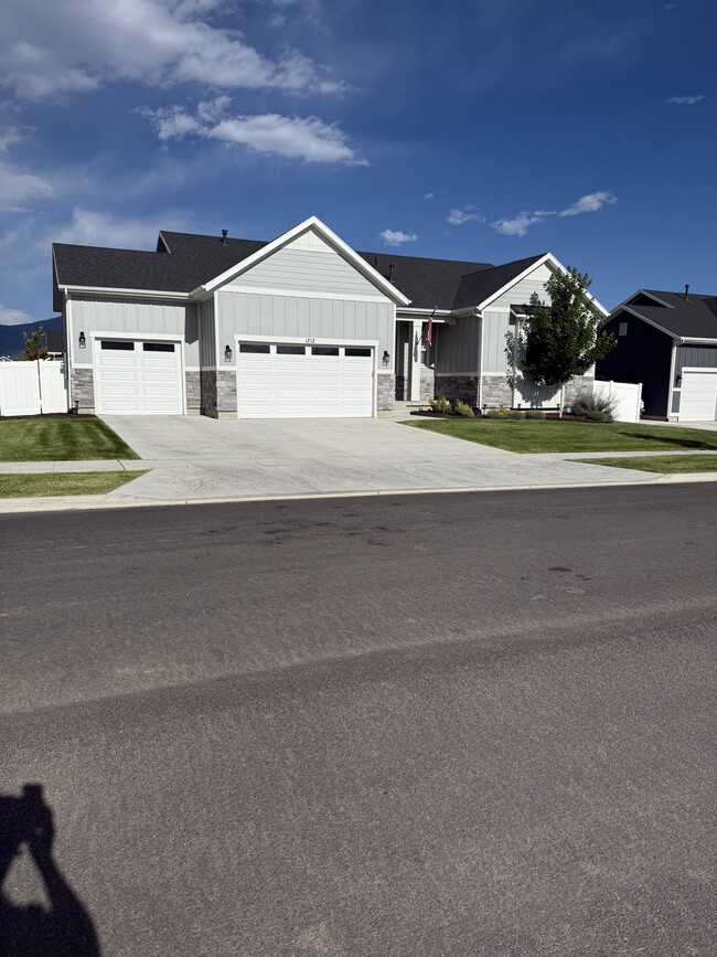 Building Photo - 1712 S 1160 E Rental