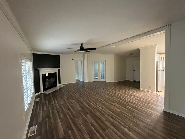 Photo - 16 Madison Dr