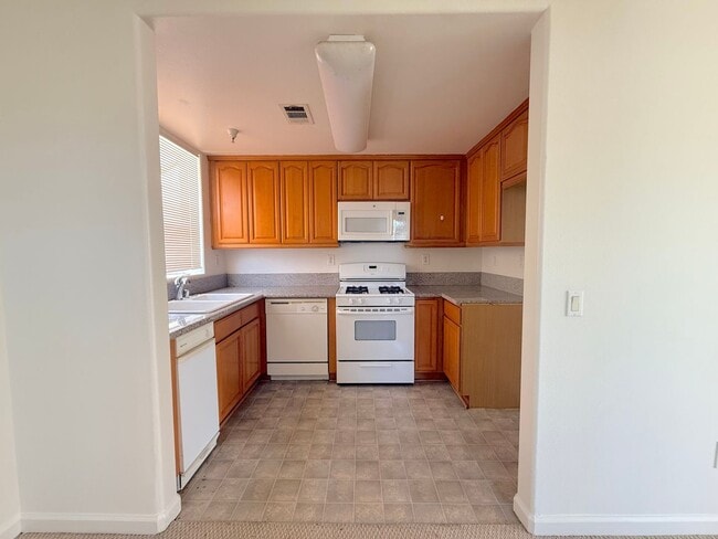 Photo - 2054 Unidad D