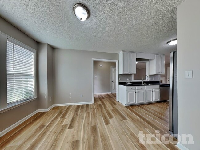 Photo - 121 Quiet Refuge Ln