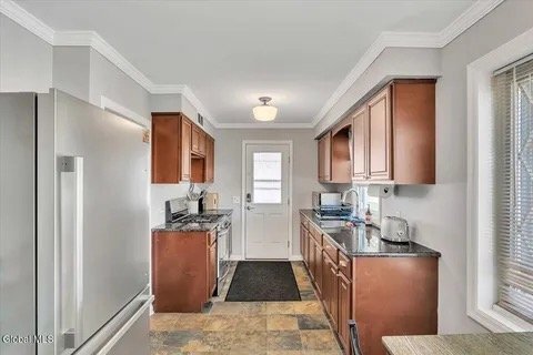 Photo - 37 Buell St