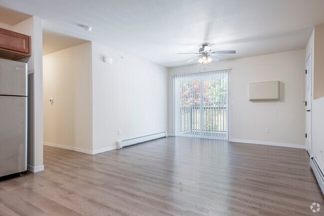 2BR, 2BA - 1004SF - Living Room - Timber Ridge Apartments