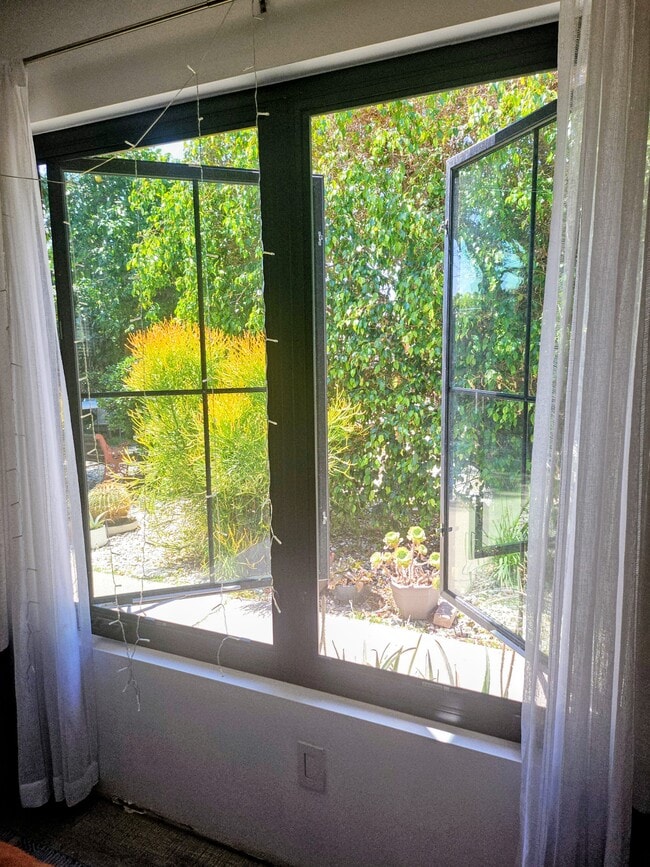 Photo - 2222 Julian Ave Unidad Couture Garden Cottage