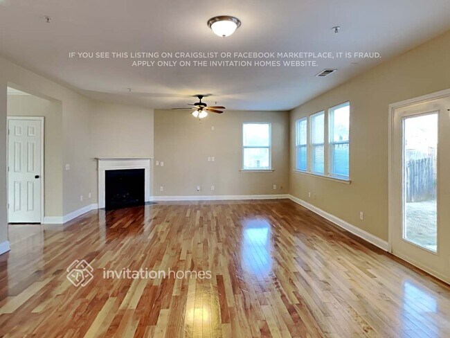 Photo - 380 Roseglen Dr NW