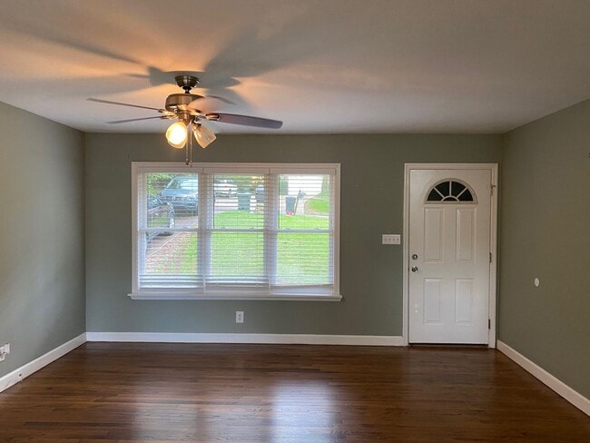 Photo - 1922 Sunset Ln