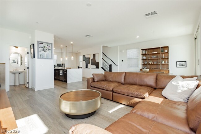 Photo - 1410 Whistling Kite St