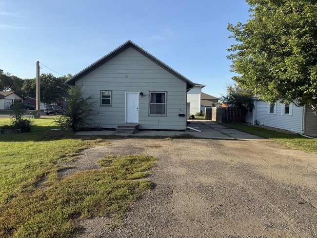 Building Photo - 1401 8th Ave NE Rental