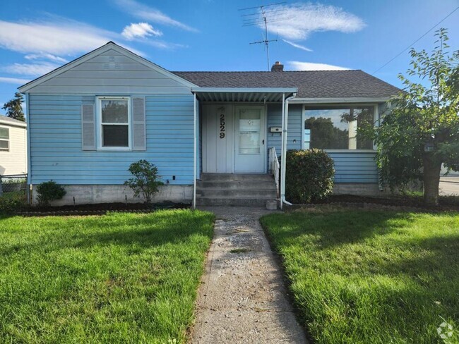 Building Photo - 2529 W Olympic Ave Rental