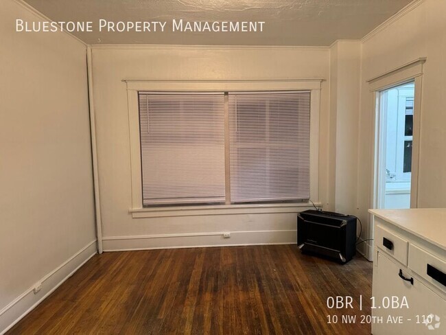 Building Photo - Available NOW! Vintage Apt Near Providence... Unit 110