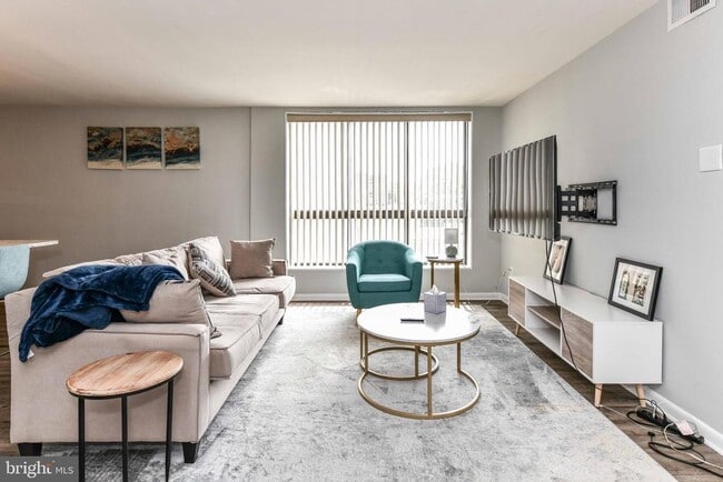 Building Photo - 2016 N Adams St Unit 712 Rental