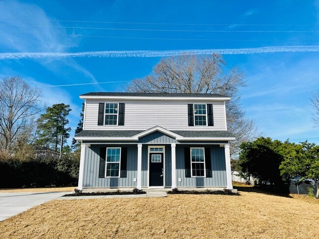 Building Photo - Adorable 2bd/2.5ba cottage in downtown Aynor - Ready for move in!!