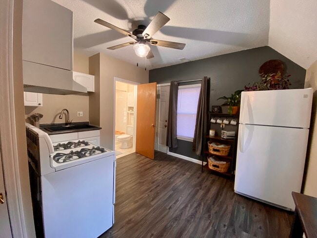 Photo - 6902 Saint James St Unit Upper