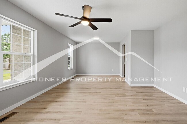 Photo - Spacious Condo with Washer/Dryer and Central AC Unit S02