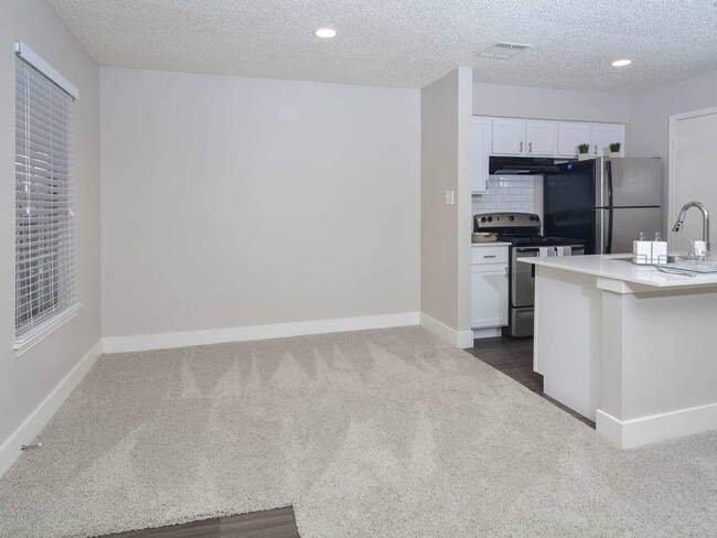 Dining Area - Stoney Ridge Apartments