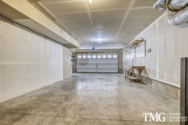 Building Photo - Beautiful 3 bed 2.5 Bath Townhome in Hillsboro