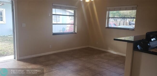 Photo - 750 SW 2nd St Unit 1