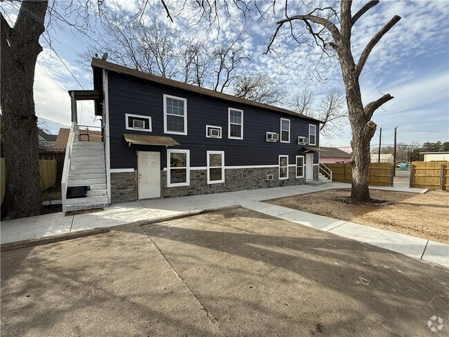 Building Photo - 405 W Wm J Bryan Pkwy Unit B3 Rental