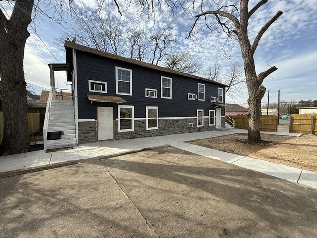 Photo - 405 W Wm J Bryan Pkwy Apartment Unit B3