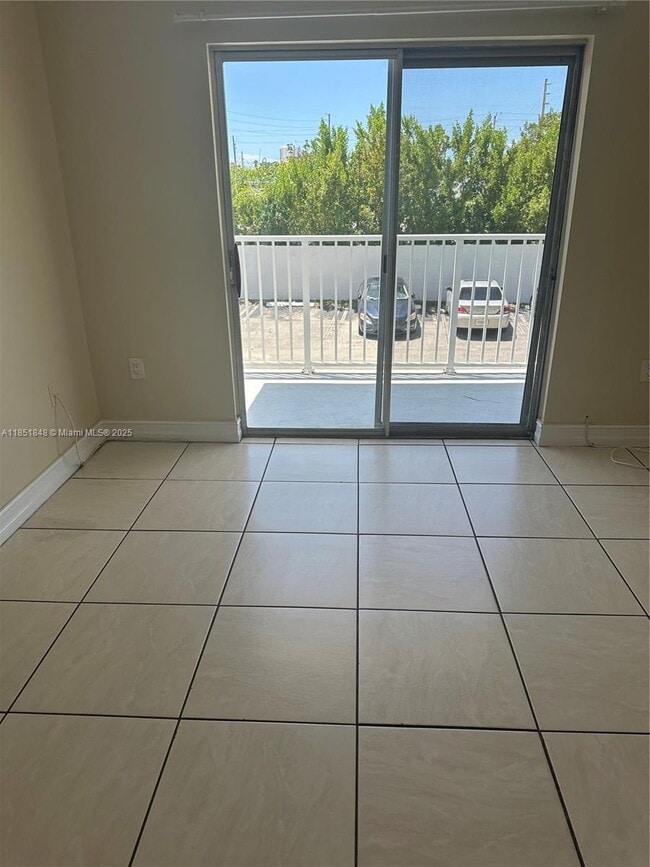 Building Photo - 16465 NE 22nd Ave Unit 212