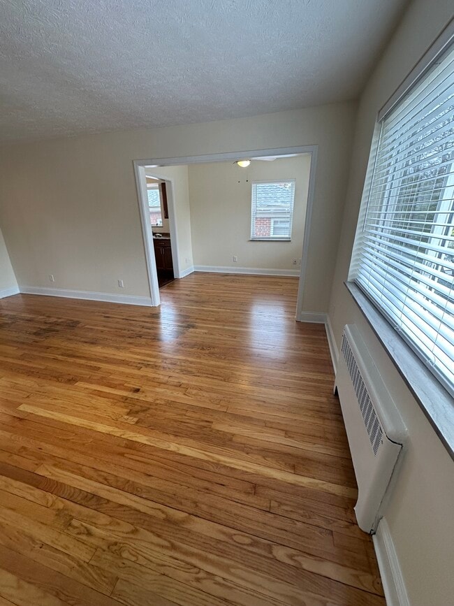 Living Room/Dining Room - 5937 Oakwood Ave Unit 3